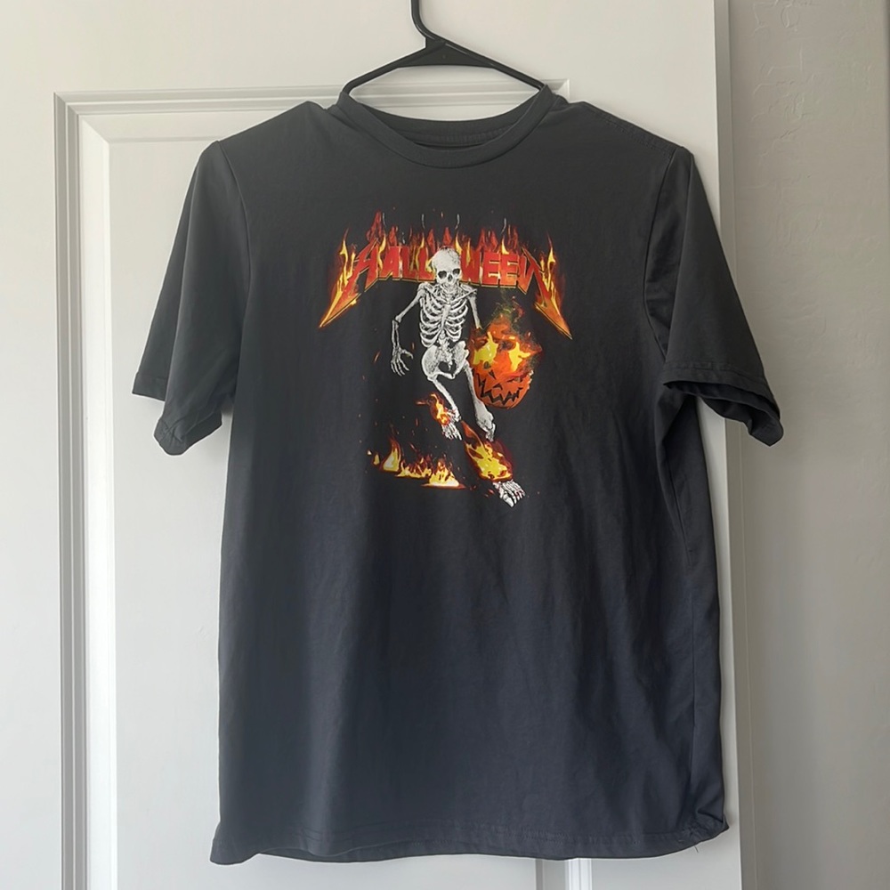 Halloween boys XXL t-shirt. Fits oversized in on size S women’s